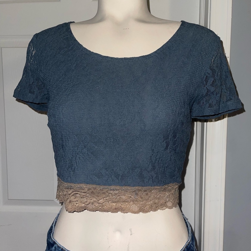 Elegant Lace green and tan crop top size medium EUC